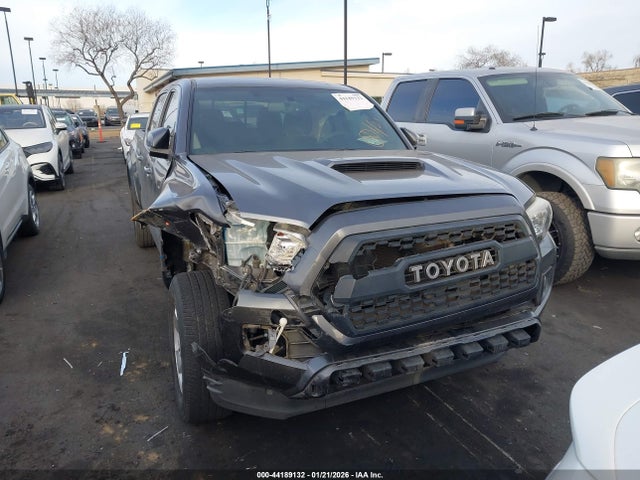 3TMBZ5DNXHM011582 Toyota TACOMA DOU