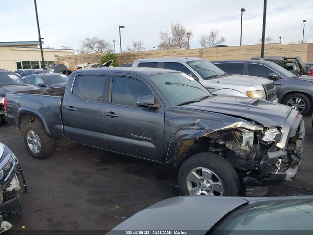 3TMBZ5DNXHM011582 Toyota TACOMA DOU