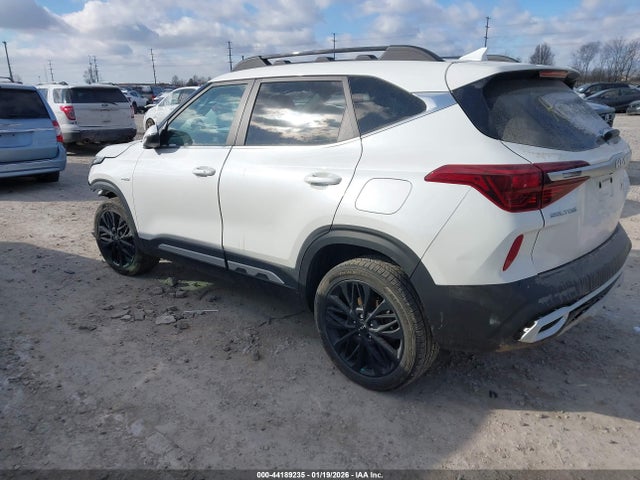 2022 KIA SELTOS KNDEUCA2XN7299085 Photo 2