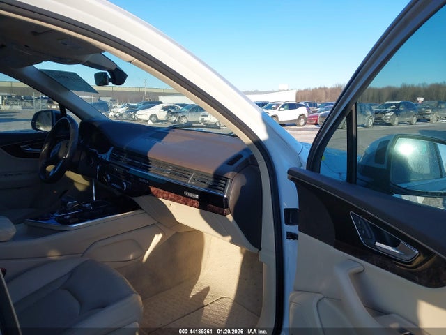 2019 AUDI Q7 WA1LAAF72KD012645 Photo 4