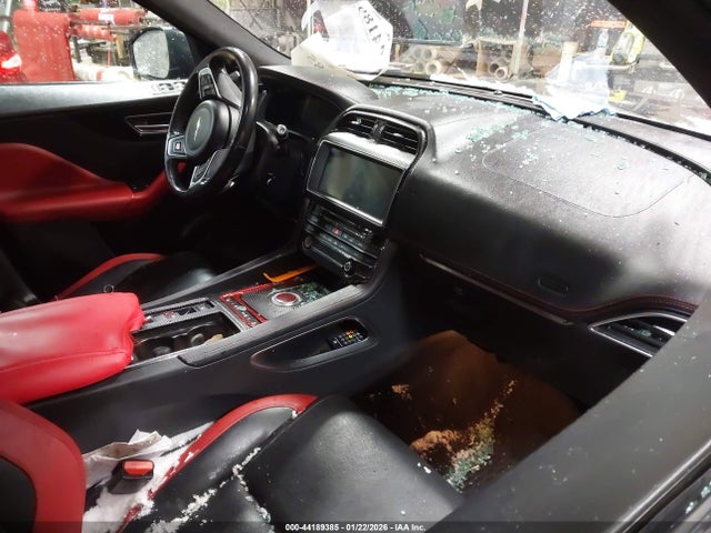 2019 JAGUAR F-PACE SADCM2FV4KA358459 Photo 4
