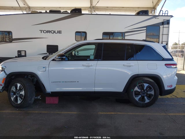 Продажа на аукционе авто 2023 Jeep Grand Cherokee 4xe, vin: 1C4RJYB68P8785674, номер лота: 44189449