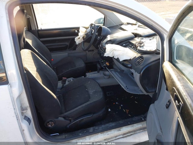 2001 VOLKSWAGEN NEW BEETLE 3VWCB21C01M435057 Photo 4
