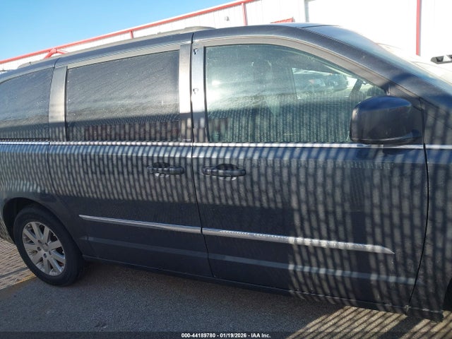 Продажа на аукционе авто 2014 Chrysler Town & Country Touring, vin: 2C4RC1BG8ER215928, номер лота: 44189780