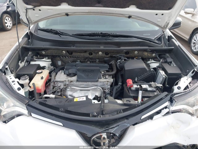 JTMZFREV7JJ172682 Toyota RAV4 LE