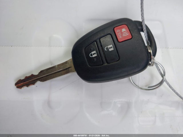 JTMZFREV7JJ172682 Toyota RAV4 LE
