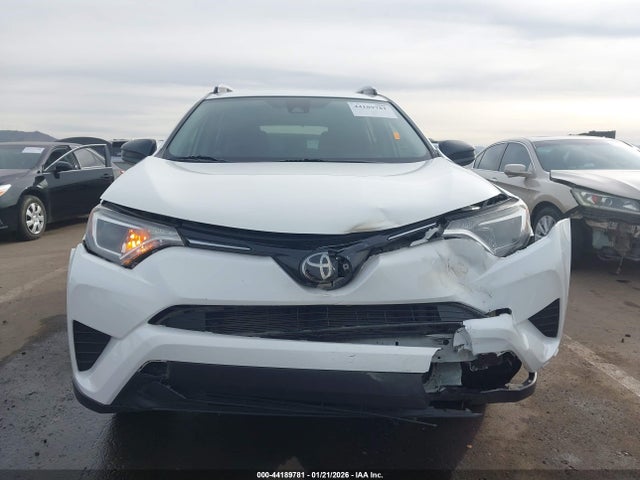 JTMZFREV7JJ172682 Toyota RAV4 LE