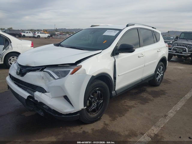 JTMZFREV7JJ172682 Toyota RAV4 LE