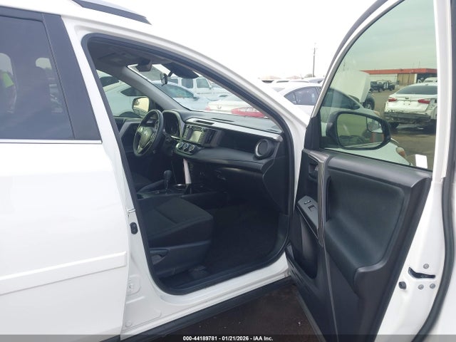 JTMZFREV7JJ172682 Toyota RAV4 LE