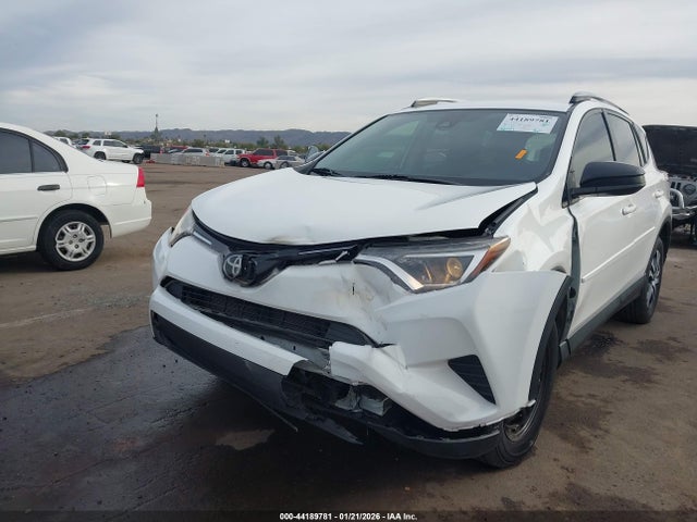 JTMZFREV7JJ172682 Toyota RAV4 LE