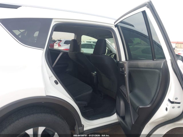 JTMZFREV7JJ172682 Toyota RAV4 LE