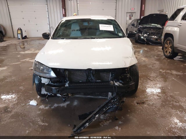 44189878 :رقم المزاد ، 3VWB17AJ2GM393185 vin ، 2016 Volkswagen Jetta 1.8t Sport مزاد بيع