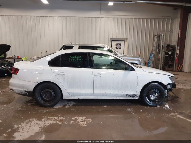 44189878 :رقم المزاد ، 3VWB17AJ2GM393185 vin ، 2016 Volkswagen Jetta 1.8t Sport مزاد بيع