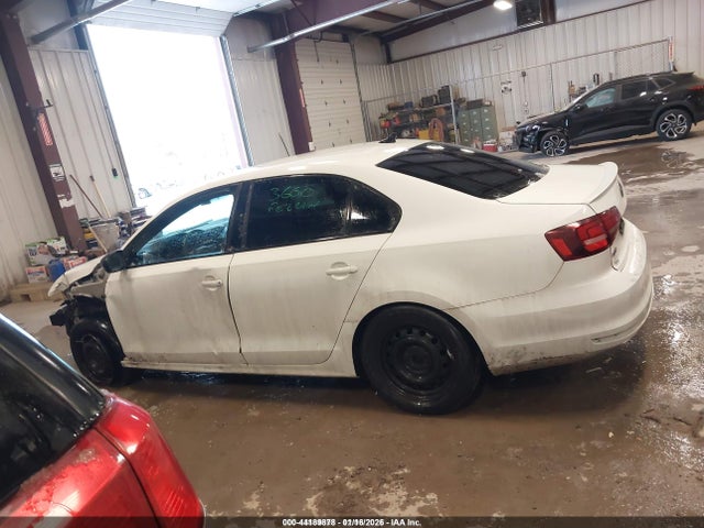 44189878 :رقم المزاد ، 3VWB17AJ2GM393185 vin ، 2016 Volkswagen Jetta 1.8t Sport مزاد بيع