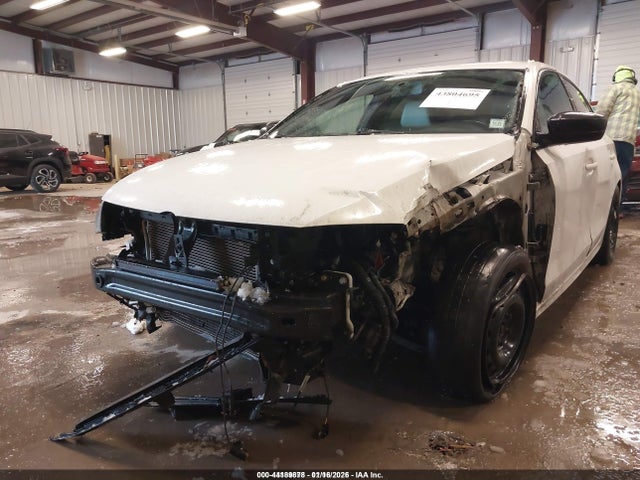 44189878 :رقم المزاد ، 3VWB17AJ2GM393185 vin ، 2016 Volkswagen Jetta 1.8t Sport مزاد بيع