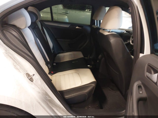 44189878 :رقم المزاد ، 3VWB17AJ2GM393185 vin ، 2016 Volkswagen Jetta 1.8t Sport مزاد بيع