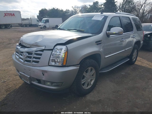 2011 CADILLAC ESCALADE 1GYS4AEF5BR318026 Photo 1