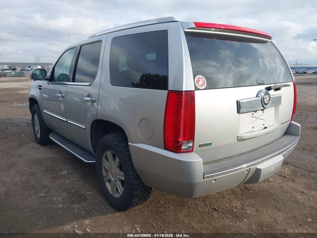 2011 CADILLAC ESCALADE 1GYS4AEF5BR318026 Photo 2