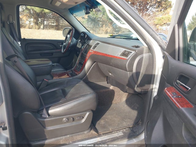 2011 CADILLAC ESCALADE 1GYS4AEF5BR318026 Photo 4