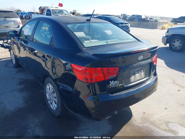 2013 KIA FORTE KNAFU4A27D5672472 Photo 2
