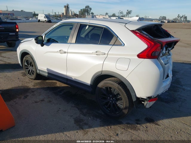 2018 MITSUBISHI ECLIPSE CROSS JA4AT4AA2JZ063117 Photo 2