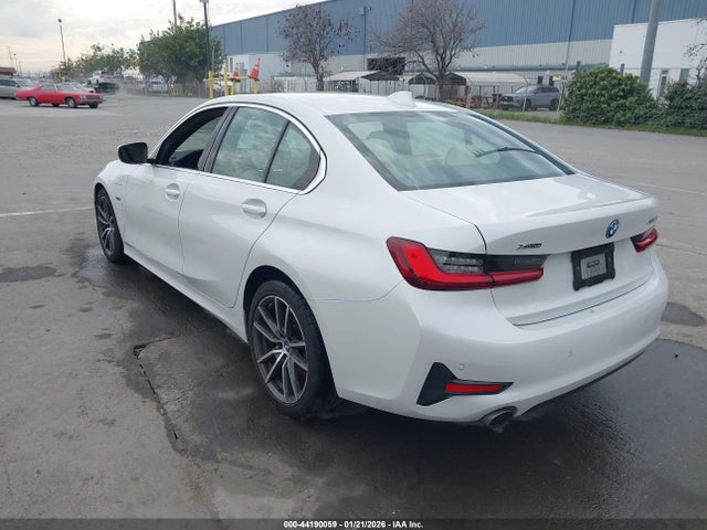 2022 BMW 3 SERIES 3MW5P9J00N8C69839 Photo 2