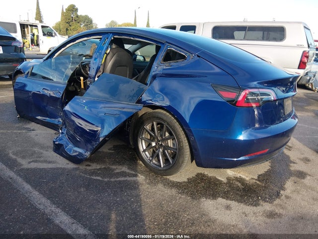 2021 TESLA MODEL 3 5YJ3E1EB0MF939879 Photo 2