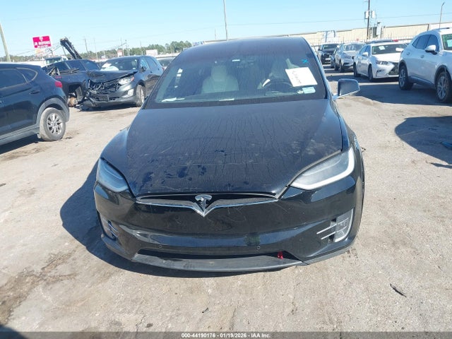2017 Tesla Model X 100d/75d/90d მანქანა იყიდება აუქციონზე, vin: 5YJXCDE25HF035573, აუქციონის ნომერი: 44190176