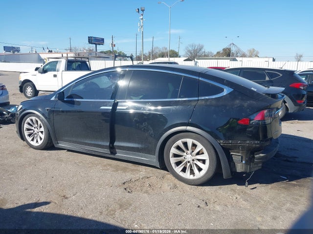 2017 Tesla Model X 100d/75d/90d მანქანა იყიდება აუქციონზე, vin: 5YJXCDE25HF035573, აუქციონის ნომერი: 44190176