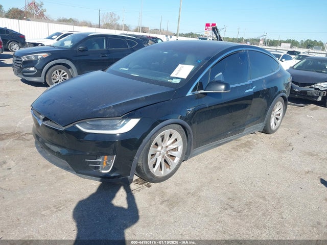 2017 Tesla Model X 100d/75d/90d მანქანა იყიდება აუქციონზე, vin: 5YJXCDE25HF035573, აუქციონის ნომერი: 44190176