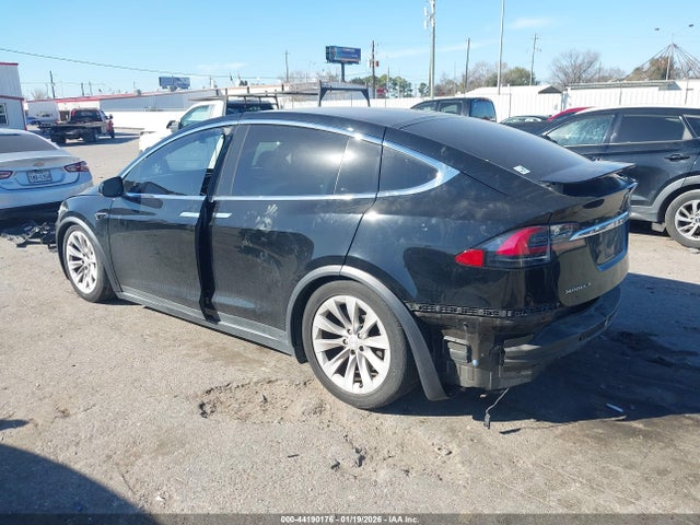 2017 Tesla Model X 100d/75d/90d მანქანა იყიდება აუქციონზე, vin: 5YJXCDE25HF035573, აუქციონის ნომერი: 44190176