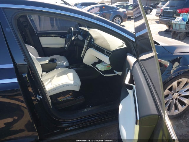 2017 Tesla Model X 100d/75d/90d მანქანა იყიდება აუქციონზე, vin: 5YJXCDE25HF035573, აუქციონის ნომერი: 44190176