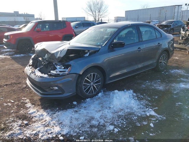 3VWB67AJ5JM214565 Volkswagen Jetta 1.4t Se/1.4t Wolfsburg Edition