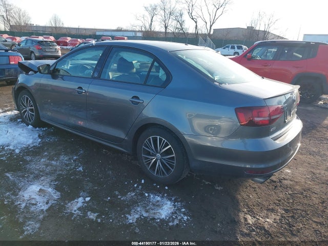 3VWB67AJ5JM214565 Volkswagen Jetta 1.4t Se/1.4t Wolfsburg Edition