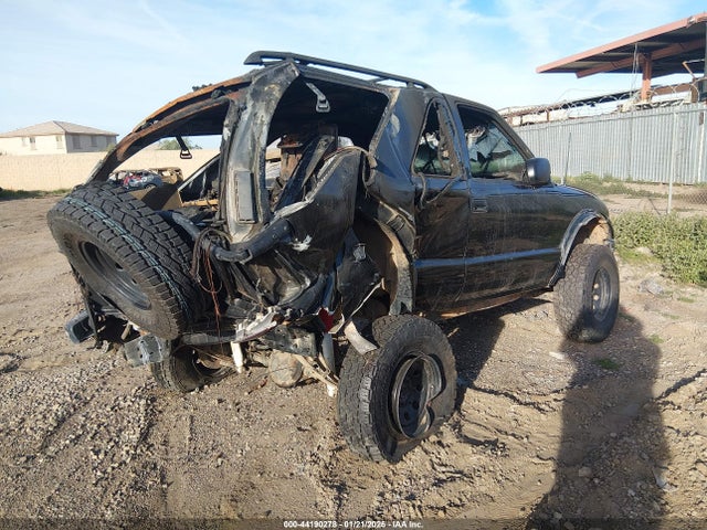 2000 CHEVROLET BLAZER 1GNCT18W9YK187037 Photo 3