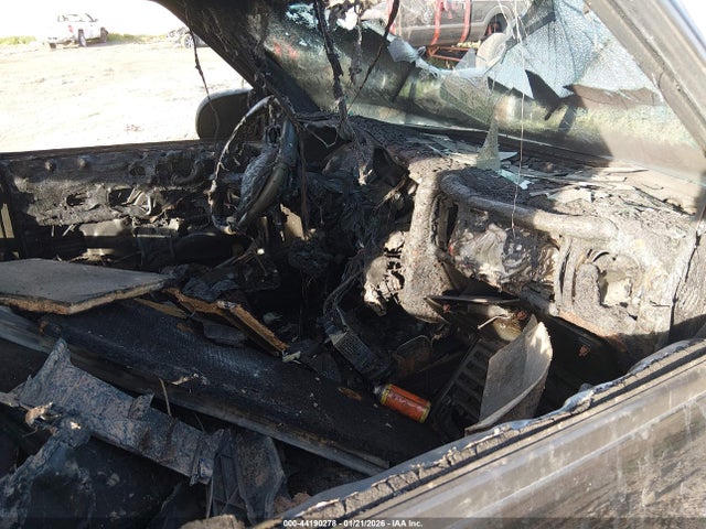 2000 CHEVROLET BLAZER 1GNCT18W9YK187037 Photo 4