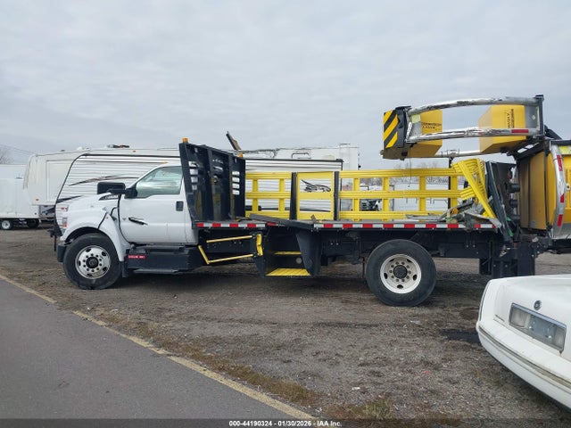 Ford F-650 Gas 2022 1FDNF6AN0NDF08062 Image 14