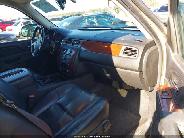 2013 Chevrolet Suburban 1500 Lt მანქანა იყიდება აუქციონზე, vin: 1GNSKJE77DR335246, აუქციონის ნომერი: 44190413