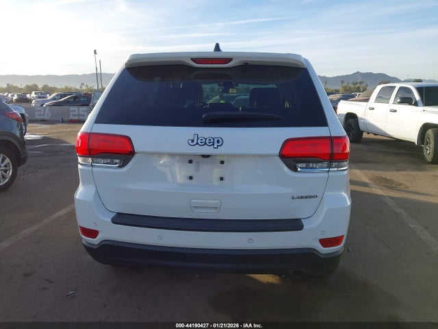 1C4RJEAG7JC300910 Jeep Grand Cherokee Laredo 4x2