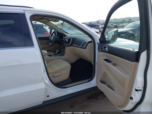 1C4RJEAG7JC300910 Jeep Grand Cherokee Laredo 4x2