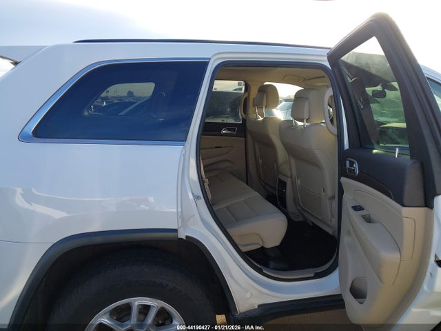1C4RJEAG7JC300910 Jeep Grand Cherokee Laredo 4x2