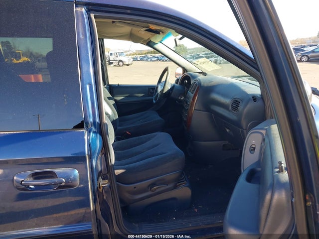 2002 CHRYSLER TOWN & COUNTRY 2C4GP44372R710785 Photo 4