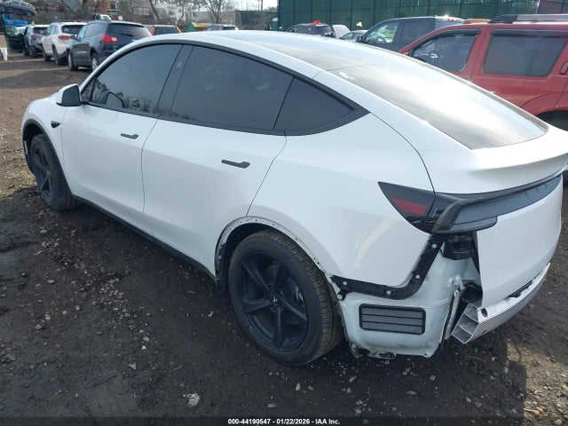 2026 TESLA MODEL Y 7SAYGDEDXTA438614 Photo 2