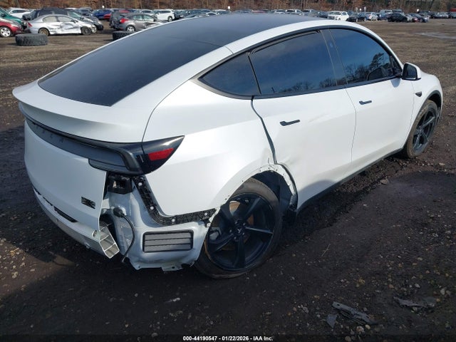 2026 TESLA MODEL Y 7SAYGDEDXTA438614 Photo 3