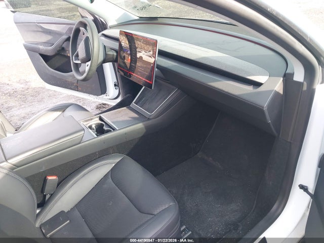 2026 TESLA MODEL Y 7SAYGDEDXTA438614 Photo 4