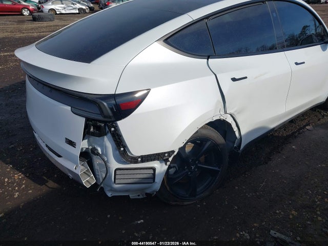 2026 TESLA MODEL Y 7SAYGDEDXTA438614 Photo 5
