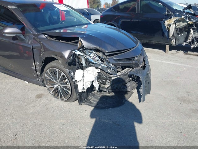 4T1B11HK6JU095803 Toyota CAMRY SE