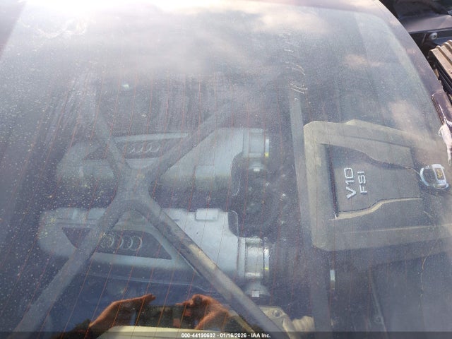 2018 AUDI R8 WUABAAFX7J7902446 Photo 9