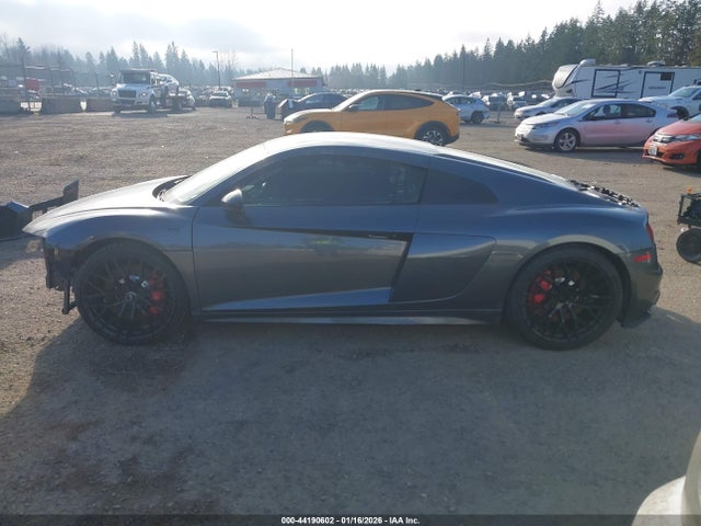 Audi R8 2018 WUABAAFX7J7902446 Image 28