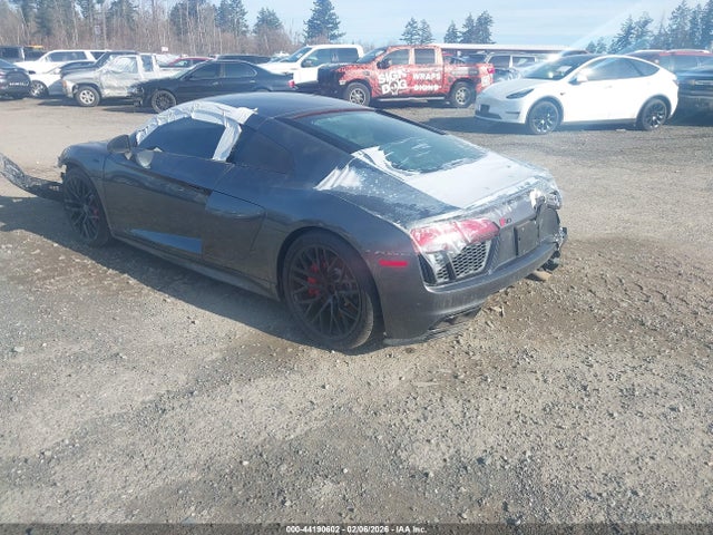 2018 AUDI R8 WUABAAFX7J7902446 Photo 2